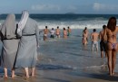 Anche l'abito da suora è vietato sulle spiagge di Nizza
