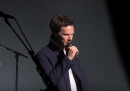 Il video di Benedict Cumberbatch che canta “Comfortably Numb" con David Gilmour