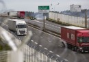 Sarà costruito un muro anti-migranti a Calais