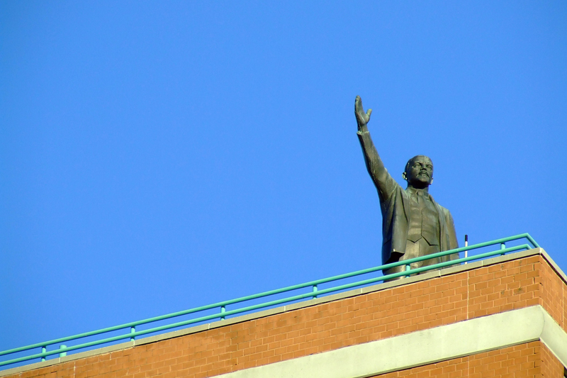 La statua di Lenin che c'era a East Village, a New York (Duluoz Cats)