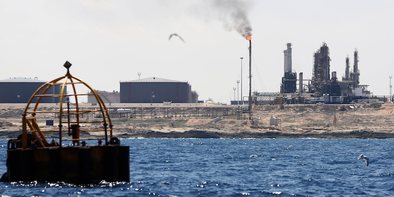 L'installazione petrolifera di Zawiya, in Libia (MAHMUD TURKIA/AFP/Getty Images)