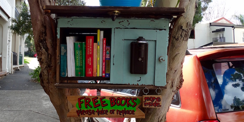 Una piccola biblioteca del progetto australiano Street Library (Street Library)