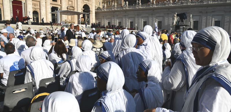 Suore dell'Ordine delle missionarie della carità in piazza San Pietro. (VINCENZO PINTO/AFP/Getty Images)