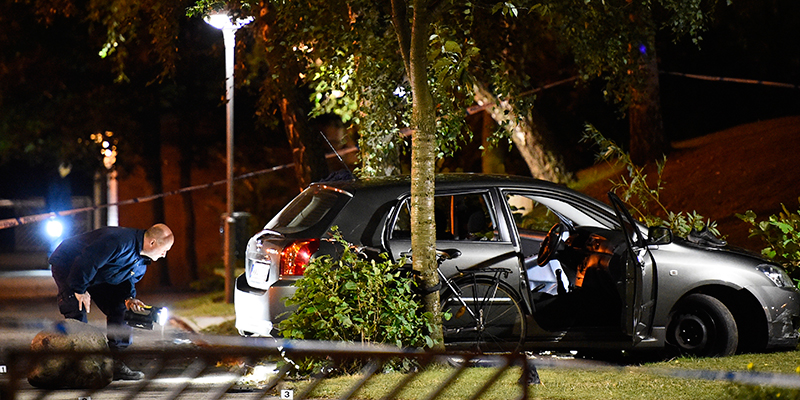 Quattro persone sono rimaste ferite in una sparatoria a Malmö, in Svezia, gli assalitori sono riusciti a fuggire