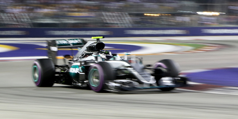 Nico Rosberg durante il GP di Singapore (AP Photo/Yong Teck Lim)