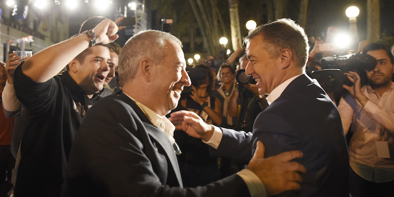 Inigo Urkullu, del PNV, dopo la sua rielezione a presidente dei Paesi Baschi (ANDER GILLENEA/AFP/Getty Images)