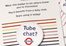 La misteriosa campagna per invitare i passeggeri della metro di Londra a chiacchierare