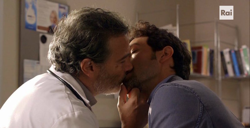 Il primo bacio gay in “Un medico in famiglia”