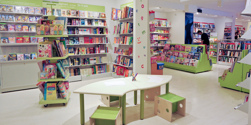Un'area Kids, dedicata a bambini e ragazzi, in una libreria Feltrinelli (Librerie Feltrinelli)