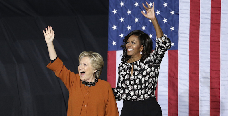 Hillary Clinton e Michelle Obama 
(AP Photo/Chuck Burton)