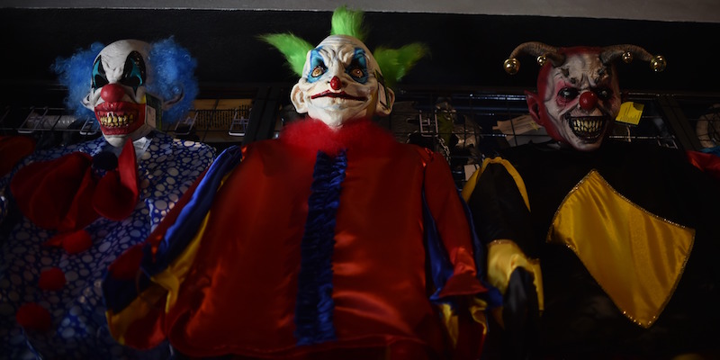 Costumi da clown in vendita a Città del Messico, il 17 ottobre 2016 (YURI CORTEZ/AFP/Getty Images)