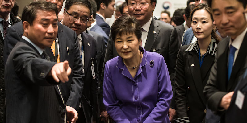 La presidente sudcoreana Park Geun-hye a Parigi il 2 giugno 2016 (CHRISTOPHE PETIT TESSON/AFP/Getty Images)