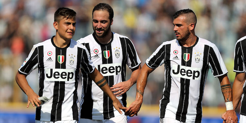 Paulo Dybala, Gonzalo Higuain e Stefano Sturaro della Juventus (Gabriele Maltinti/Getty Images)
