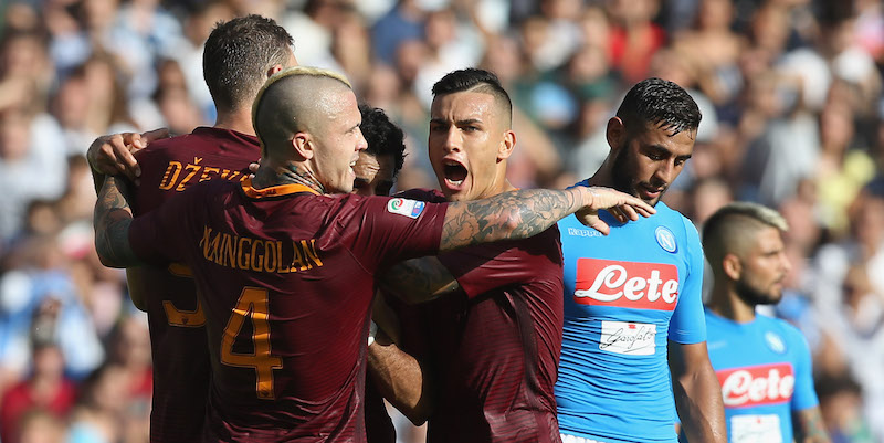 I giocatori della Roma dopo uno dei tre gol segnati al Napoli (Maurizio Lagana/Getty Images)
