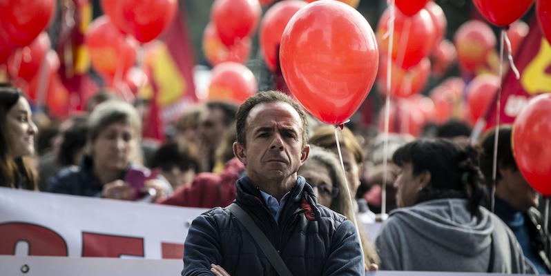 Un momento della manifestazione per lo sciopero generale del lavoro pubblico del 20 novembre 2015 (ANSA/ANGELO CARCONI)