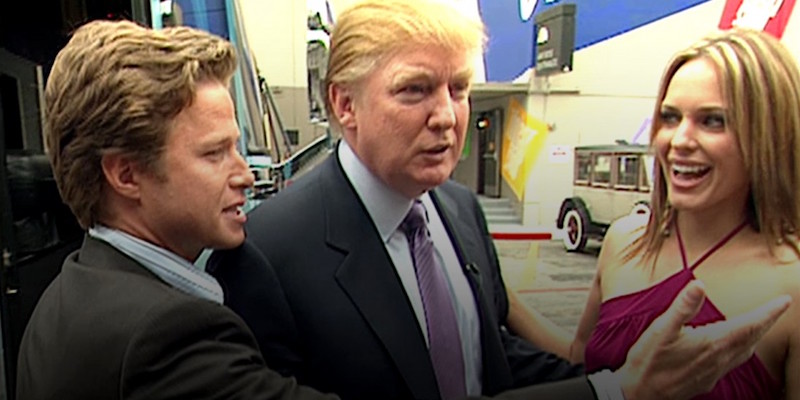 Donald Trump con Billy Bush e Arianne Zucker nel video del 2005 pubblicato dal Washington Post