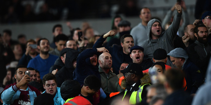 Alcuni tifosi del West Ham durante la partita di FA Cup contro il Chelsea al The Stadium di Londra (Dan Mullan/Getty Images)