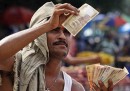 L'India ha ritirato dalla circolazione le banconote da 500 e 1.000 rupie
