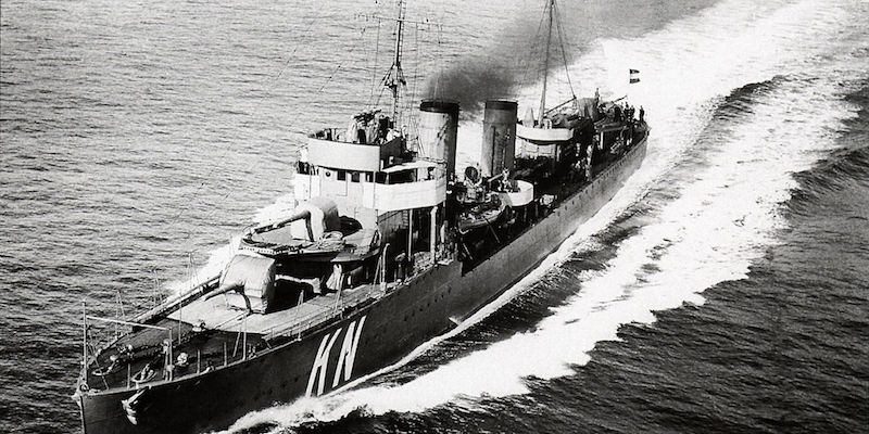 La HNLMS Kortenaer, una delle navi da guerra olandesi che affondarono nel mare di Giava nel 1942 (Wikimedia Commons)