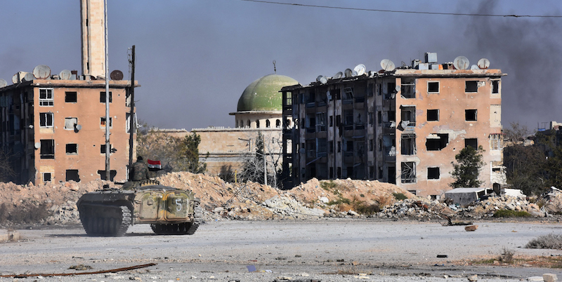 Un carro armato delle forze filo-Assad nel nord-est di Aleppo (GEORGE OURFALIAN/AFP/Getty Images)