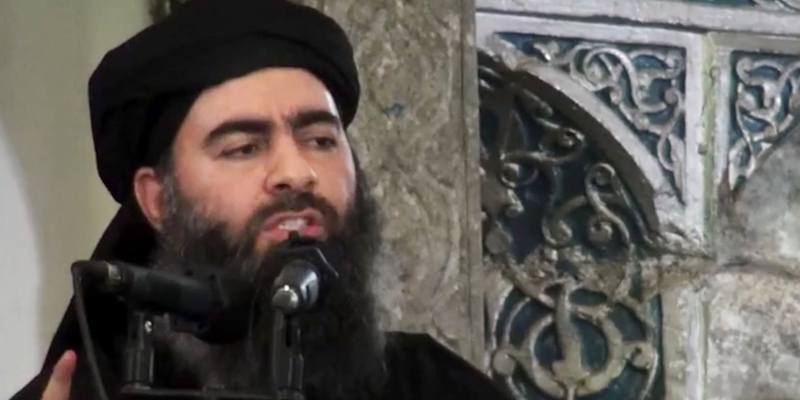 Abu Bakr al Baghdadi a Mosul, nel giugno 2014 (Militant video via AP)