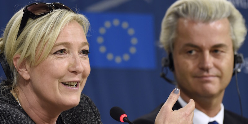 Marine Le Pen e Geert Wilders, il 28 maggio 2014 (AFP PHOTO/ JOHN THYS)
