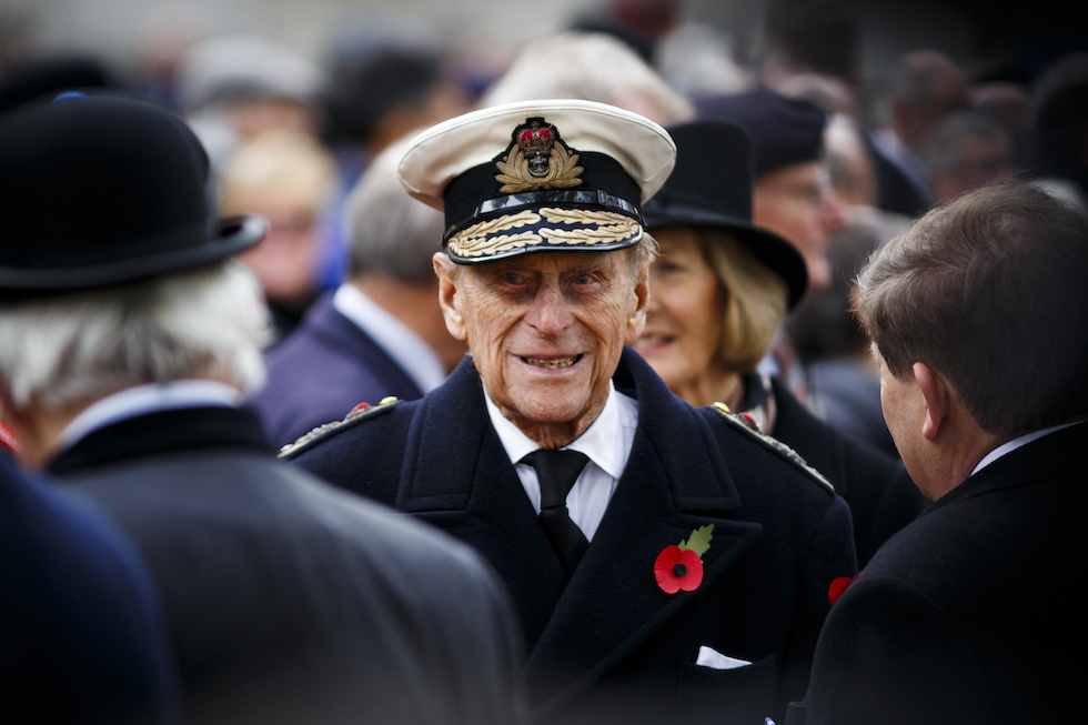 Il principe Filippo (95), duca di Edimburgo, all'apertura annuale del Field of Remembrance, vicino all’abbazia di Westminster, il 10 novembre 2016 a Londra: il Field of Remembrance ricorda i caduti durante la guerra e l'armistizio che mise fine alla Prima guerra mondiale l'11 novembre del 1918

(Tristan Fewings/Getty Images)