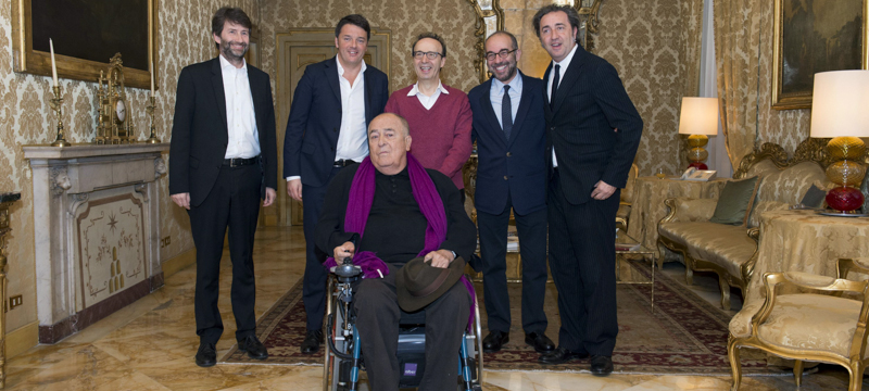 Dario Franceschini, Matteo Renzi, Roberto Benigni, Giuseppe Tornatore, Paolo Sorrentino e Bernardo Bertolucci. (ANSA/ US PALAZZO CHIGI/ TIBERIO BARCHIELLI)