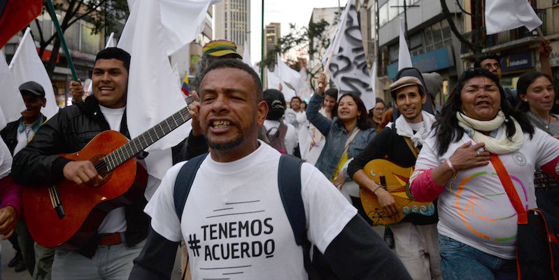 Una manifestazione a favore dell'accordo di pace, a Bogota (DIANA SANCHEZ/AFP/Getty Images)