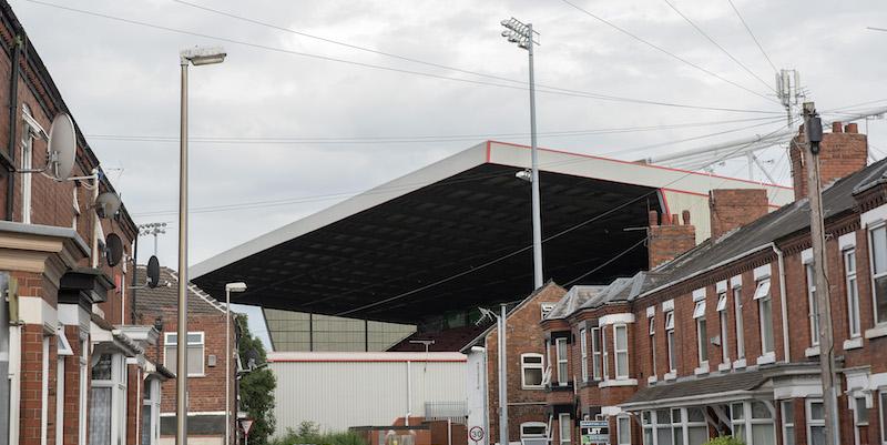 Lo stadio del Crewe Alexandra visto da un quartiere di Crewe (Nathan Stirk/Getty Images)