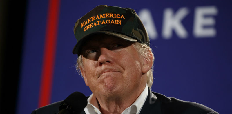 Il candidato presidente del Partito Repubblicano Donald Trump durante un comizio a Pensacola, in Florida, il 2 novembre 2016(AP Photo/ Evan Vucci)