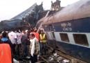 Almeno 115 morti in un incidente ferroviario in India