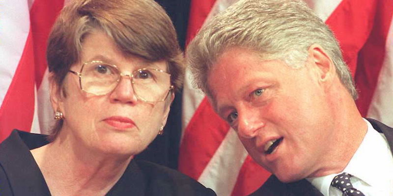 Janet Reno e Bill Clinton nel 1995 (PAMELA PRICE/AFP/Getty Images)