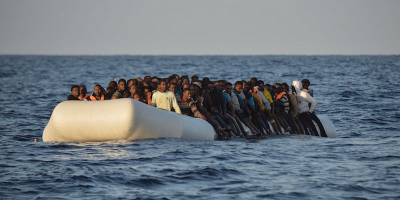 Migranti al largo della costa libica (ANDREAS SOLARO/AFP/Getty Images)