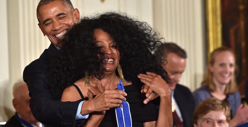 Barack Obama e la cantante Diana Ross (NICHOLAS KAMM/AFP/Getty Images)