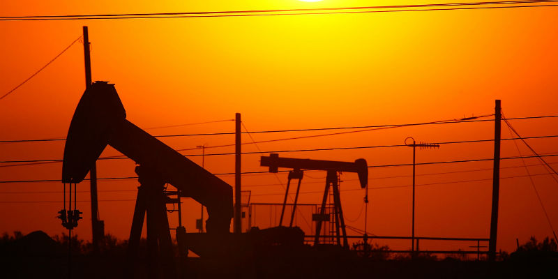 Delle piattaforme petrolifere a Taft, in California, nel 2008 (David McNew/Getty Images)
