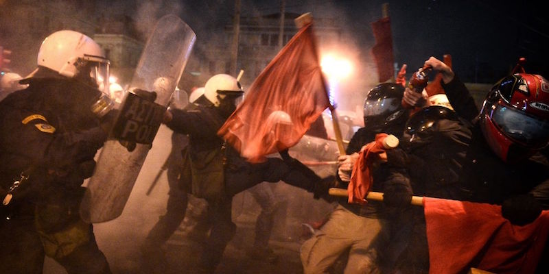 Gli scontri ad Atene per la visita di Obama