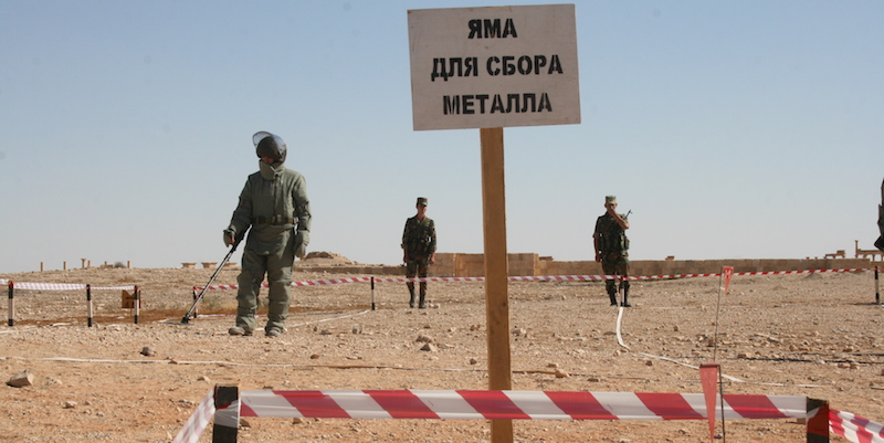 Soldati russi vicino a Palmira, in Siria (Friedemann Kohler/picture-alliance/dpa/AP Images)