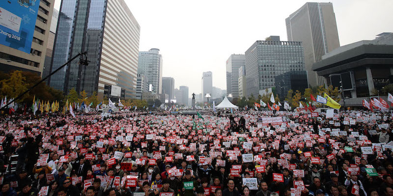 La manifestazione a Seul per chiedere le dimissioni della presidente Park Geun hye, 5 novembre 2016 (Chung Sung-Jun/Getty Images)
