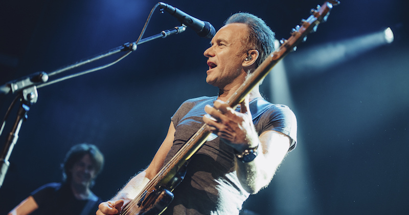 Sting durante il suo concerto al Bataclan (Boris Allin/Universal Music France via AP) 