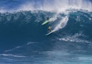 Per la prima volta le donne hanno partecipato a una gara di surf nella categoria “onde giganti”