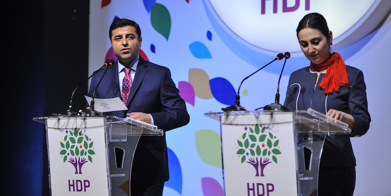 Selahattin Demirtas (sinistra) e Figen Yuksekdag a Istanbul, nel 2015 (STR/AFP/Getty Images)