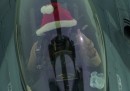 Il pilota americano in Iraq in missione con il cappellino da Babbo Natale