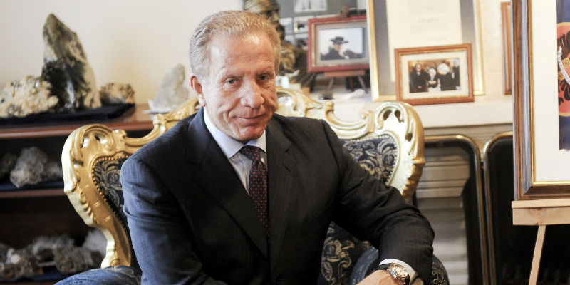 Behgjet Pacolli nel 2011, durante il suo periodo come presidente del Kosovo (ARMEND NIMANI/AFP/Getty Images)
