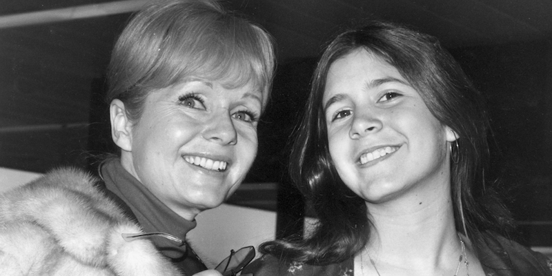 Carrie Fisher con la madre Debbie Reynolds il 12 febbraio 1972
(Dove/Evening Standard/Getty Images)
