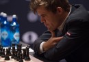 Magnus Carlsen è il campione del mondo di scacchi, di nuovo