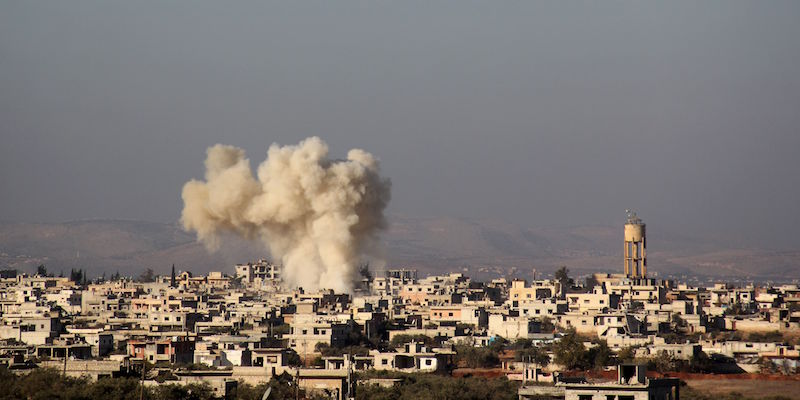 Un bombardamento su Aleppo (OMAR HAJ KADOUR/AFP/Getty Images)