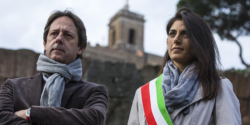 Luca Bergamo con Virginia Raggi (ANSA/ANGELO CARCONI)