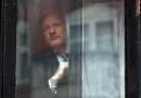Assange potrà nuovamente usare internet e ricevere ospiti nell'ambasciata dell'Ecuador di Londra, dice AP