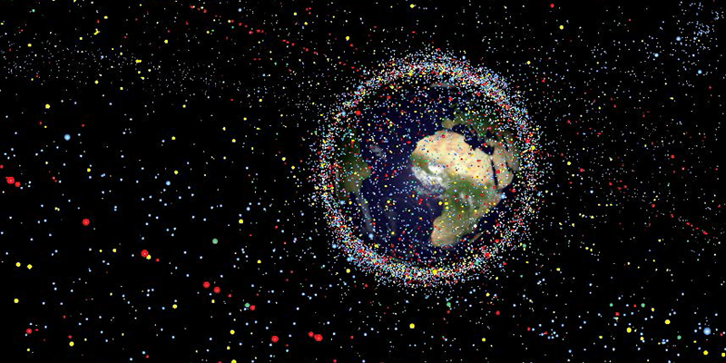Un'elaborazione grafica dell'Agenzia Spaziale Europea mostra i detriti in orbita intorno alla Terra (ESA)